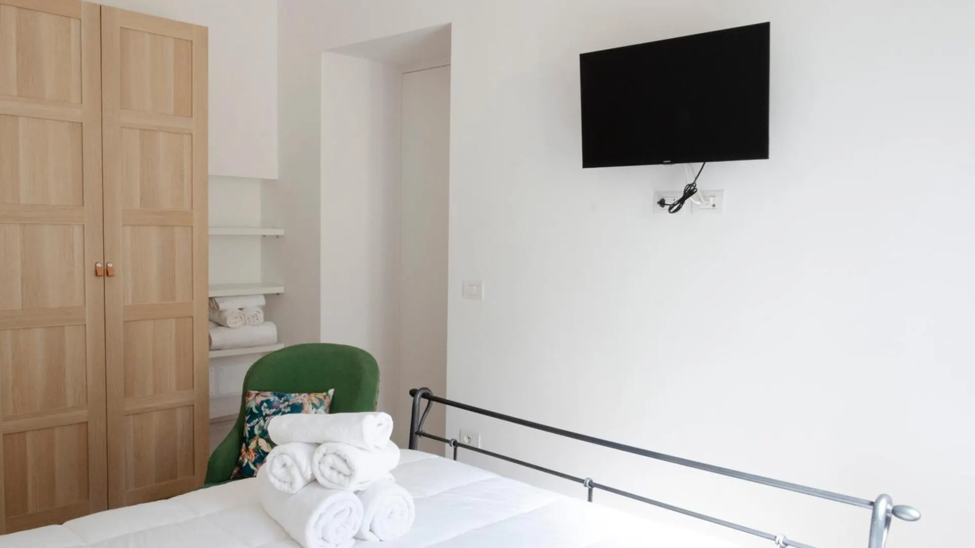 Suite Dante Naples Apartment